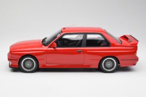 BMW M3 E30 Sport Evolution Sarkans Otto 1:12 G033 Sveķi — attēls 3 no 6