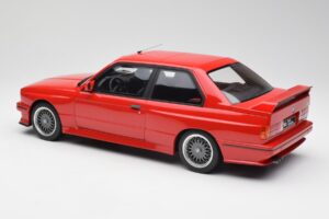 BMW M3 E30 Sport Evolution Sarkans Otto 1:12 G033 Sveķi — attēls 5 no 6