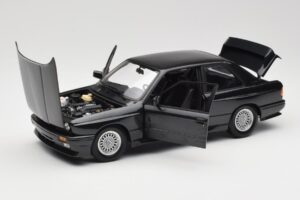 BMW M3 E30 Black Metallic Minichamps 1:18 180020306 Metāls — attēls 2 no 8