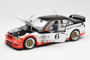 BMW M3 E36 GTR #0 B. Auberlen / M. Simo / P. Cunningham Daytona 24 Hours 1998 UT Models 1:18 39816 Metāls — attēls 2 no 8