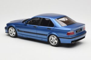 BMW M3 E36 Sedans Zils Otto 1:18 OT1082 Sveķi — attēls 5 no 6