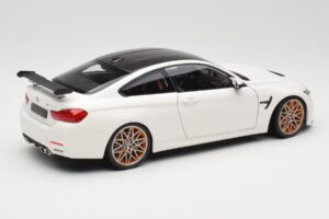 BMW M4 F82 GTS Alpine White Minichamps 1:18 110025221 Metāls — attēls 3 no 8
