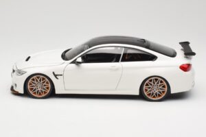 BMW M4 F82 GTS Alpine White Minichamps 1:18 110025221 Metāls — attēls 4 no 8