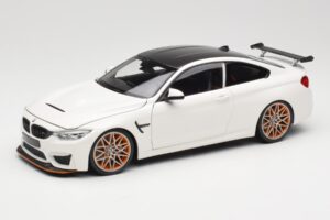 BMW M4 F82 GTS Alpine White Minichamps 1:18 110025221 Metāls