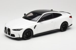 BMW M4 G82 Balts Minichamps 1:18 155020122 Metāls