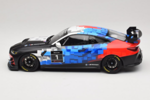 BMW M4 GT4 #1 Presentation 2024 Otto 1:18 OT1125 Sveķi — attēls 3 no 6