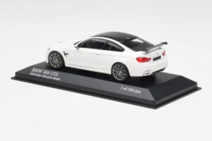 BMW M4 GTS F82 Balts Ar Pelēkiem Diskiem Minichamps 1:43 410025221 Metāls — attēls 3 no 4