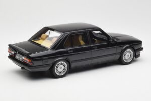 BMW M5 E28 Diamond Melns Otto 1:18 OT184 Sveķi — attēls 2 no 6
