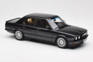 BMW M5 E28 Diamond Melns Otto 1:18 OT184 Sveķi — attēls 4 no 6
