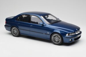 BMW M5 E39 Avus Zils Otto 1:12 G073 Sveķi — attēls 4 no 6