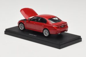 BMW M5 E60 Sarkans Kyosho 1:43 03503R Metāls — attēls 2 no 4