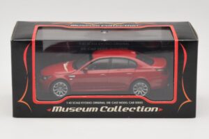 BMW M5 E60 Sarkans Kyosho 1:43 03503R Metāls — attēls 4 no 4