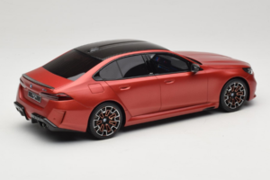 BMW M5 G90 Beach Orange GT Spirit 1:18 GT966 Sveķi — attēls 2 no 6