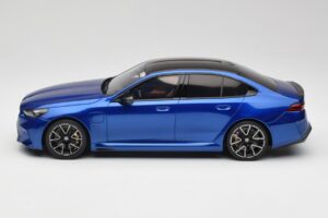 BMW M5 G90 Marina Bay Blue Metallic GT Spirit 1:18 GT507 Sveķi — attēls 3 no 6