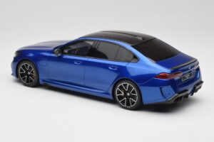 BMW M5 G90 Marina Bay Blue Metallic GT Spirit 1:18 GT507 Sveķi — attēls 5 no 6
