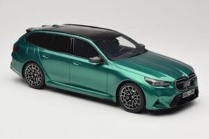 BMW M5 G99 Competition Touring Isle of Man Green GT Spirit 1:18 GT509 Sveķi — attēls 4 no 6