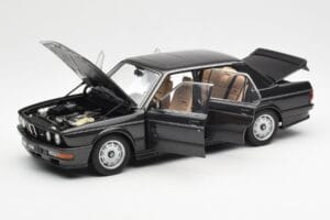 BMW M535i E28 Diamond Melns AUTOart 1:18 75162 Metāls — attēls 2 no 8