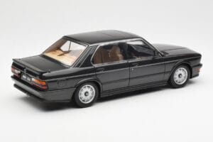 BMW M535i E28 Diamond Melns AUTOart 1:18 75162 Metāls — attēls 3 no 8