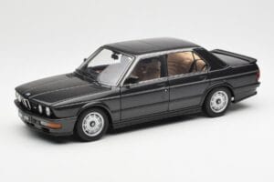 BMW M535i E28 Diamond Melns AUTOart 1:18 75162 Metāls