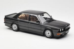 BMW M535i E28 Diamond Melns AUTOart 1:18 75162 Metāls — attēls 6 no 8