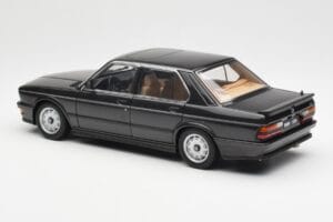 BMW M535i E28 Diamond Melns AUTOart 1:18 75162 Metāls — attēls 7 no 8