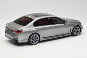 BMW M760i G12 V12 Final Edition Pelēks GT Spirit 1:18 GT478 Sveķi — attēls 2 no 6