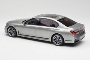 BMW M760i G12 V12 Final Edition Pelēks GT Spirit 1:18 GT478 Sveķi — attēls 5 no 6