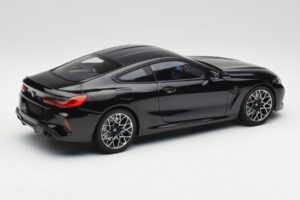 BMW M8 F92 Safīra Melns Minichamps 1:18 110029021 Metāls — attēls 3 no 8