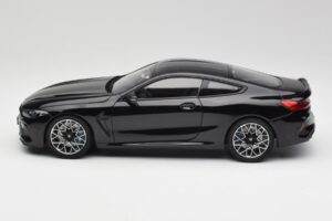 BMW M8 F92 Safīra Melns Minichamps 1:18 110029021 Metāls — attēls 4 no 8