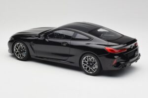 BMW M8 F92 Safīra Melns Minichamps 1:18 110029021 Metāls — attēls 7 no 8