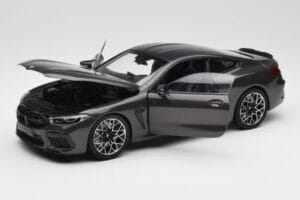 BMW M8 F92 Grey Metallic Minichamps 1:18 110029022 Metāls — attēls 2 no 8