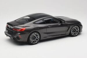 BMW M8 F92 Grey Metallic Minichamps 1:18 110029022 Metāls — attēls 3 no 8