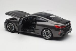 BMW M8 F92 Grey Metallic Minichamps 1:18 110029022 Metāls — attēls 5 no 8