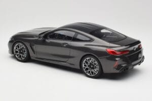 BMW M8 F92 Grey Metallic Minichamps 1:18 110029022 Metāls — attēls 7 no 8