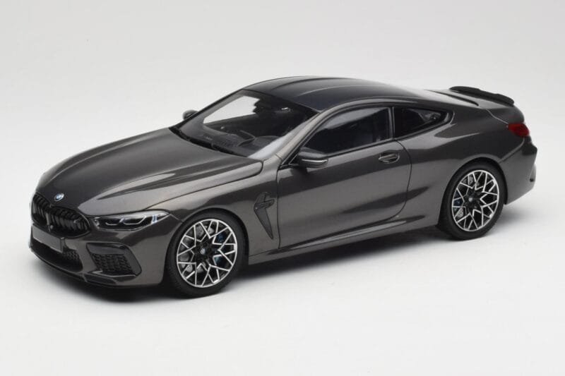 BMW M8 F92 Grey Metallic Minichamps 1:18 110029022 Metāls