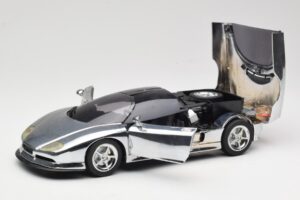 BMW Nazca M12 Chrome Silver Revell 1:18 08916 Metāls — attēls 2 no 8