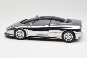 BMW Nazca M12 Chrome Silver Revell 1:18 08916 Metāls — attēls 4 no 8