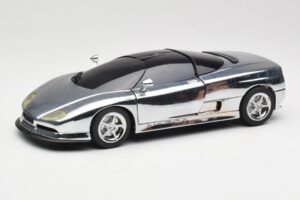 BMW Nazca M12 Chrome Silver Revell 1:18 08916 Metāls