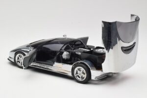 BMW Nazca M12 Chrome Silver Revell 1:18 08916 Metāls — attēls 5 no 8