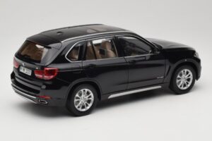 BMW X5 E70 Sapphire Black Paragon 1:18 PA-97071 Metāls — attēls 3 no 8