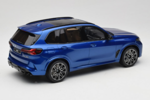 BMW X5 M F95 Competition Marina Bay Blue Metallic GT Spirit 1:18 GT967 Sveķi — attēls 2 no 6
