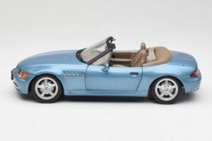 BMW Z3 E36/7 James Bond Goldeneye Zils Metallic UT Models 1:18 180024336 Metāls — attēls 4 no 8