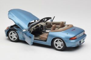 BMW Z3 E36/7 James Bond Goldeneye Zils Metallic UT Models 1:18 180024336 Metāls — attēls 5 no 8