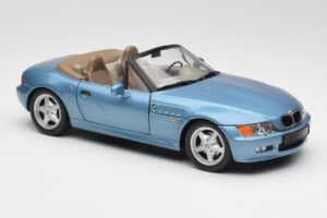 BMW Z3 E36/7 James Bond Goldeneye Zils Metallic UT Models 1:18 180024336 Metāls — attēls 6 no 8