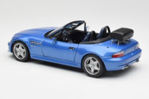 BMW Z3 M Roadster Ar Bagāžas Turētāju Zils Metaliks UT Models 1:18 20416 Metāls — attēls 7 no 8