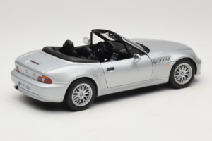 BMW Z3 Roadster 1.8 Sudrabs Dīlera Izdevums UT Models 1:18 80439411712 Metāls — attēls 3 no 8