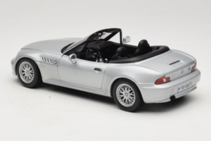 BMW Z3 Roadster 1.8 Sudrabs Dīlera Izdevums UT Models 1:18 80439411712 Metāls — attēls 7 no 8