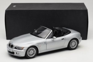 BMW Z3 Roadster 1.8 Sudrabs Dīlera Izdevums UT Models 1:18 80439411712 Metāls — attēls 8 no 8
