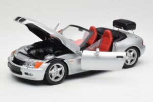 BMW Z3 Roadster Ar Bagāžas Turētāju Sudrabs UT Models 1:18 20407 Metāls — attēls 2 no 8