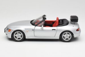 BMW Z3 Roadster Ar Bagāžas Turētāju Sudrabs UT Models 1:18 20407 Metāls — attēls 4 no 8